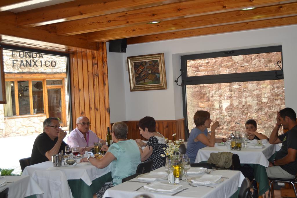 Hostal La Muntanya Castellar De N'Hug Eksteriør bilde